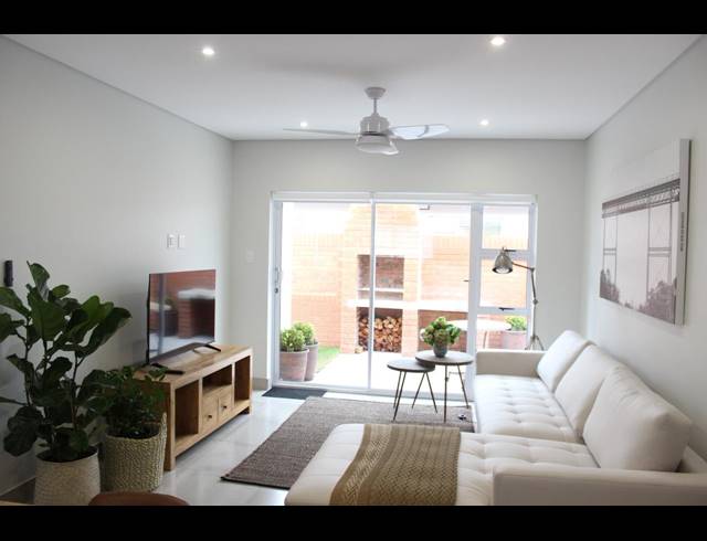 2 BEDROOM APARTMENT TO LET IN GEORGE CENTRAL